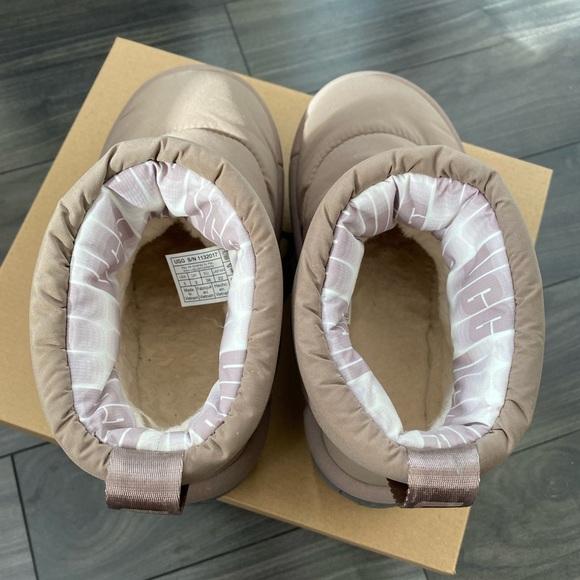 SOLD - UGG Women’s Classic Maxi Mini - Picture 6 of 6
